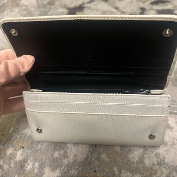 Prada Wallet with unbranded chain - Picture 11 of 16